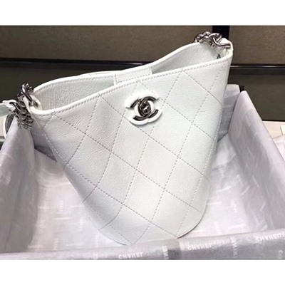 샤넬 A57636 크럼플드 카프스킨 스몰 버켓 백 