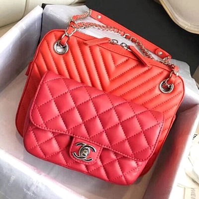 샤넬 A57284 퀄티드 쉐브론 카프스킨 스몰 카메라 케이스 백 