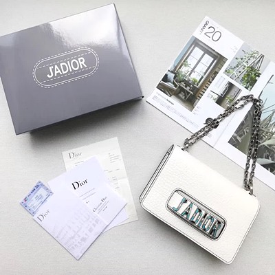 디올 스터드 카프스킨  jadior 미니 플랩 백 9002 화이트