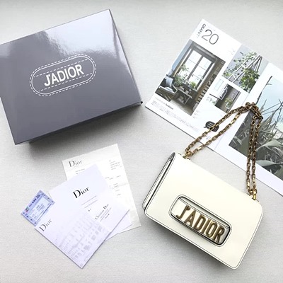 디올 스터드 카프스킨  jadior 미니 플랩 백 9002 화이트