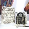 디올 오리지널 엠브로이드 카프스킨 미니 lady dior 백 M0505 블랙