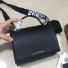지방시 스몰 판도라 Box 오리지널 카프스킨 18cm