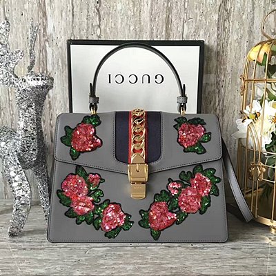구찌 [Gucci Sylvie] 자수 디테일의 가죽 탑 핸들 백 431665A  -그레이