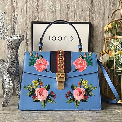 구찌 [Gucci Sylvie] 자수 디테일의 가죽 탑 핸들 백 431665A  -블루
