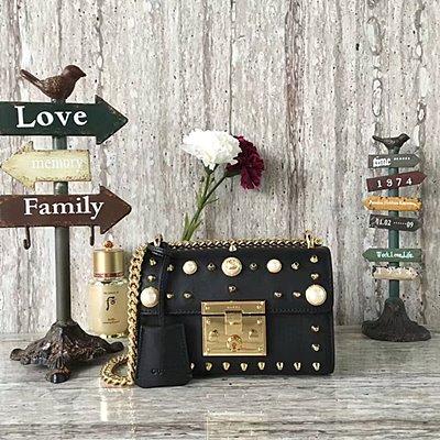 구찌 패드락 [Padlock] 스터드 가죽 숄더백 432182  -블랙