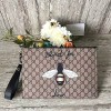 구찌 [Gucci Bestiary] 허니비 프린트 GG 수프림 파우치 473704