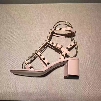 발렌티노 락스터드 샌들 베이지