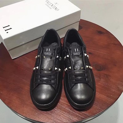 발렌티노 락스터드 언타이틀 느와르 스니커즈