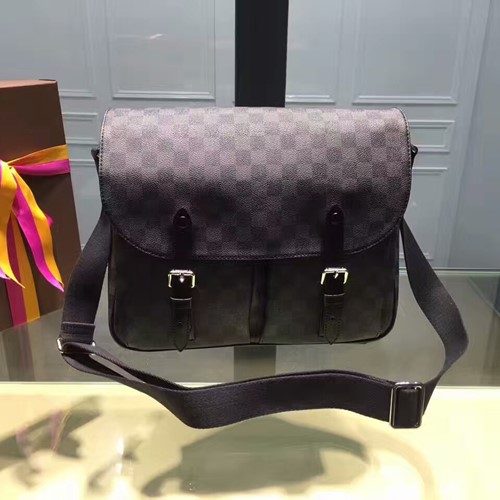 루이비통 크리스토퍼 메신저 다미에 그라파이트 남성용 가방 N41500