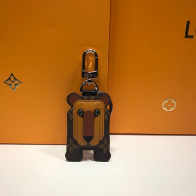 루이비통 라이온 백 참과 키 홀더 MP1996