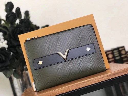 루이비통 M62092 포쉐트 에센셜 V 에피 