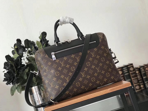 루이비통 M54019 포르트 도큐멍 주르 모노그램 마카사 