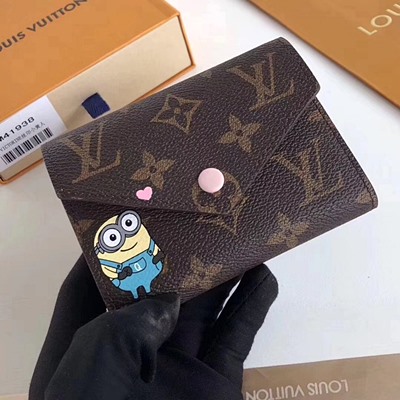 루이비통 빅토린 월릿 마이 LV 월드 투어 M41933