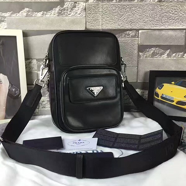 프라다 남성 메신저 백