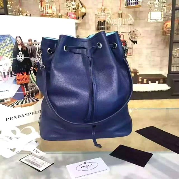 프라다 버켓 백