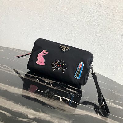 프라다 1NE693 나일론 메탈 패치 숄더 백