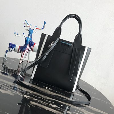 프라다 1BG234 우붸르튀르 스몰 가죽 토트 백 블랙