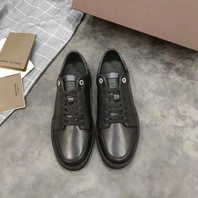 루이비통 남성스니커즈