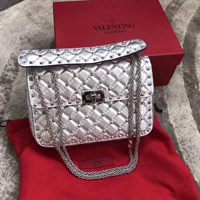 발렌티노 락스터드 미디엄 가죽 숄더 백 0123 silver