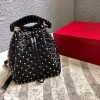 발렌티노 락스터드 가죽 bucket 백 0059L black