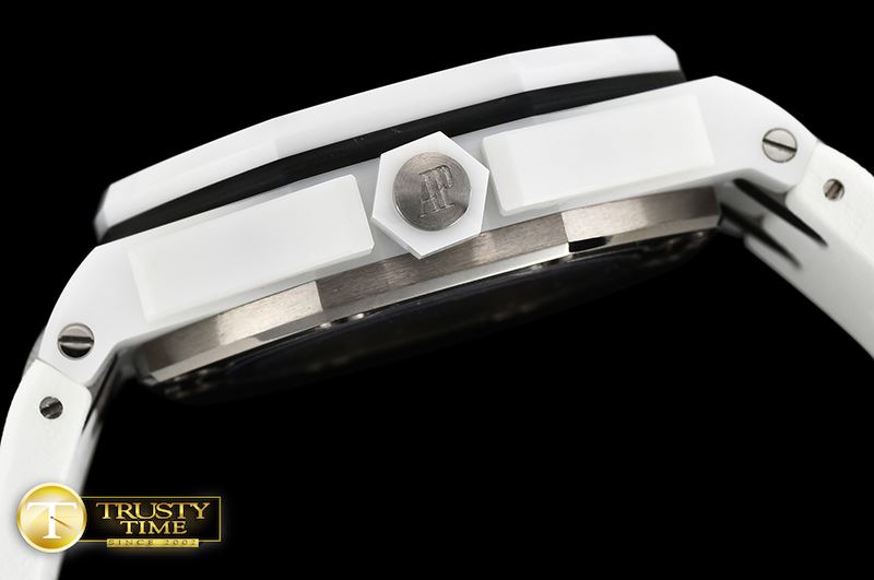 오데마피게 Royal Oak Diver 15707 CER/RU White XF Asia 2836 Mod -AP0491